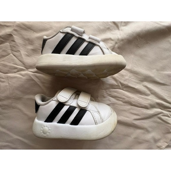 adidas Other - Adidas Grand Court 2.0 CFI Size 6K Sneaker White/Black Toddler Boys ID5271